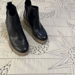 Dolce Vita Rielle Black Leather Ankle Boots